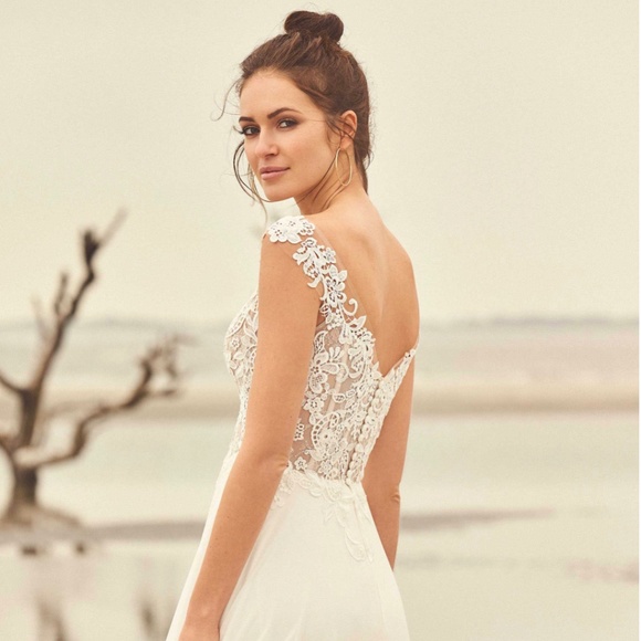 Lillian West Dresses & Skirts - LILLIAN WEST 66097 WEDDING DRESS
